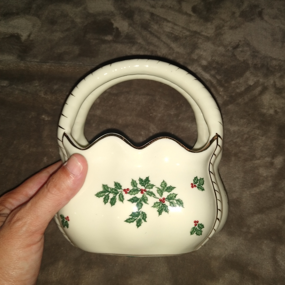 🍃 VTG Porcelain Basket 🍃